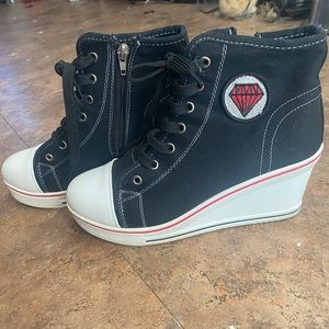 Padgene heel platform boots size 9